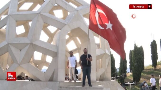 istanbulda-15-temmuz-sehitler-anitina-sabahin-erken-saatlerinde-ziyaret-Uz7KNqUv.jpg