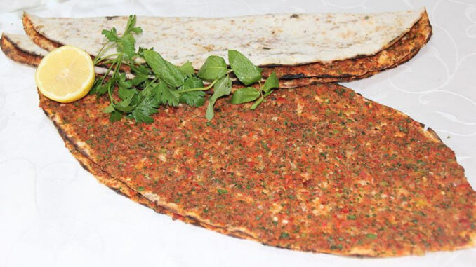 sagligi-tehlikeye-atacak-urunler-ifsa-oldu-lahmacun-ve-pidede-sakatat-ve-tek-tirnakli-et-zWt2ne3q.jpg
