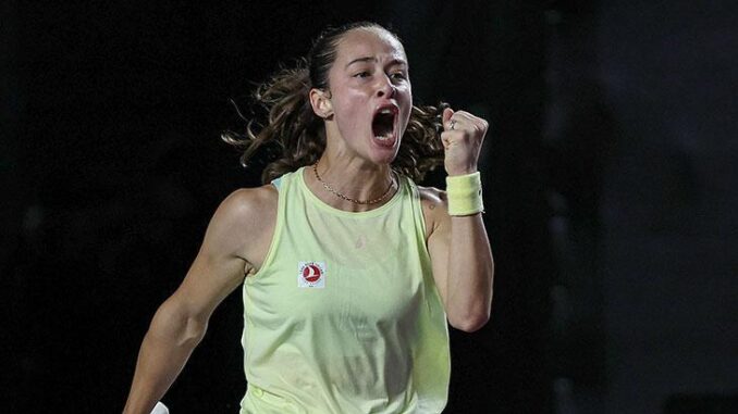 zeynep-sonmez-wimbledonda-yeni-bir-rekora-imza-atmak-icin-korta-cikiyor-qsLw1SFx.jpg